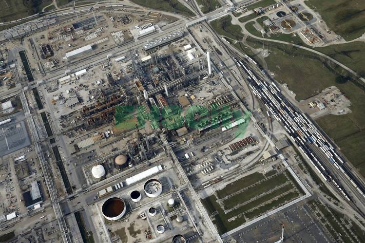 Dow Chemical and other industrial giants welcomed federal legislation as providing a co<em></em>nsistent f<em></em>ramework to... Dow Chemical and other industrial giants welcomed federal legislation as providing a co<em></em>nsistent f<em></em>ramework to regulate chemical safety. Above, a Dow chemical plant in Plaquemine, La.