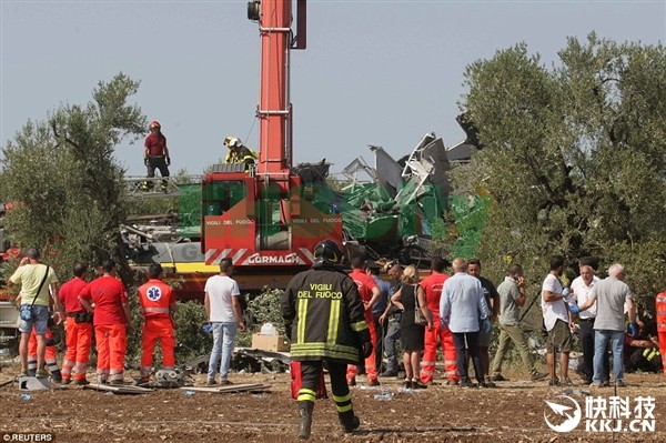 意大利发生火车对撞：20人死亡 现场极惨烈