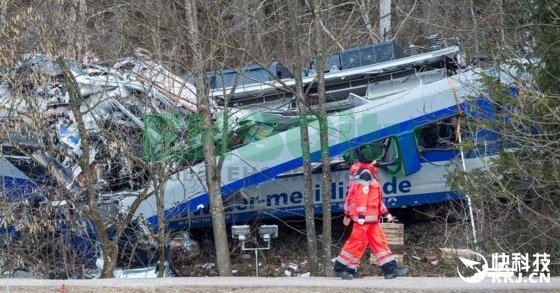 意大利发生火车对撞：20人死亡 现场极惨烈
